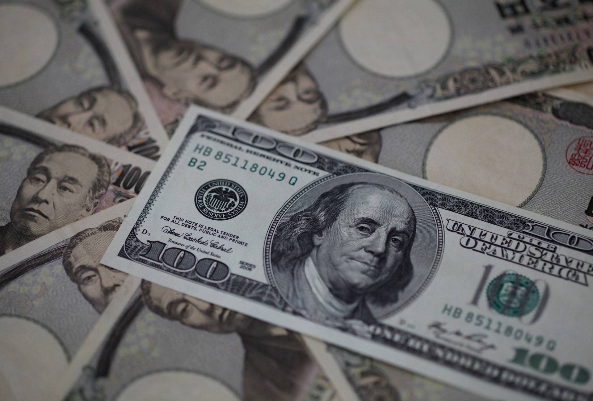 午後3時のドルは158円前半に下落、イラン巡り停戦合意 戦闘の終結見極め