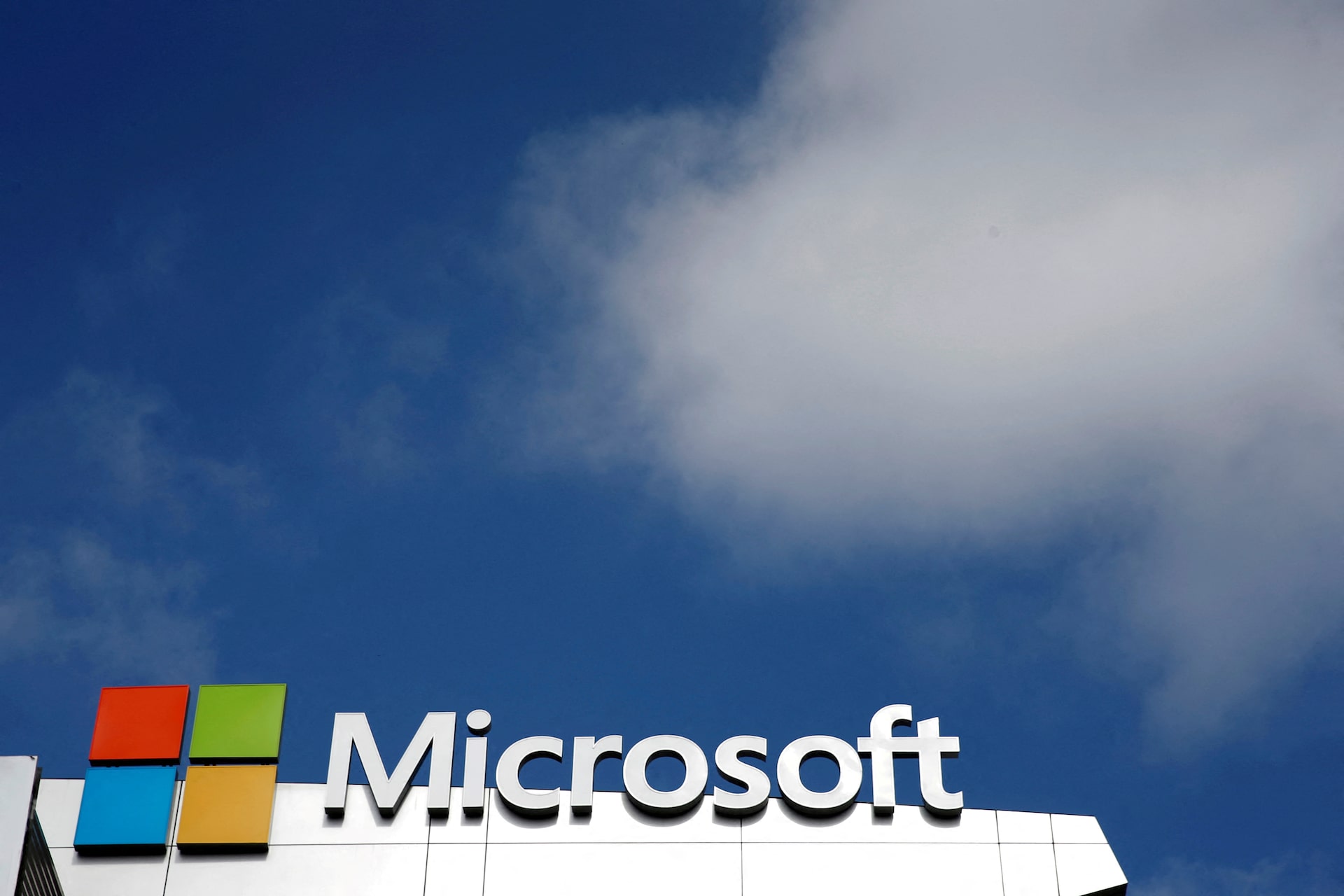 マイクロソフト、29年までに日本に1.6兆円投資　ソフトバンクなどと協力