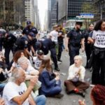 米民主党幹部の事務所前でデモ　イスラエルへ武器売却反対訴え