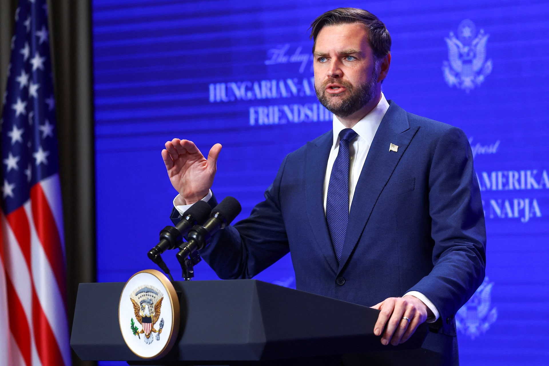 米副大統領、イラン回答に期待 カーグ島攻撃は戦略変更示さず