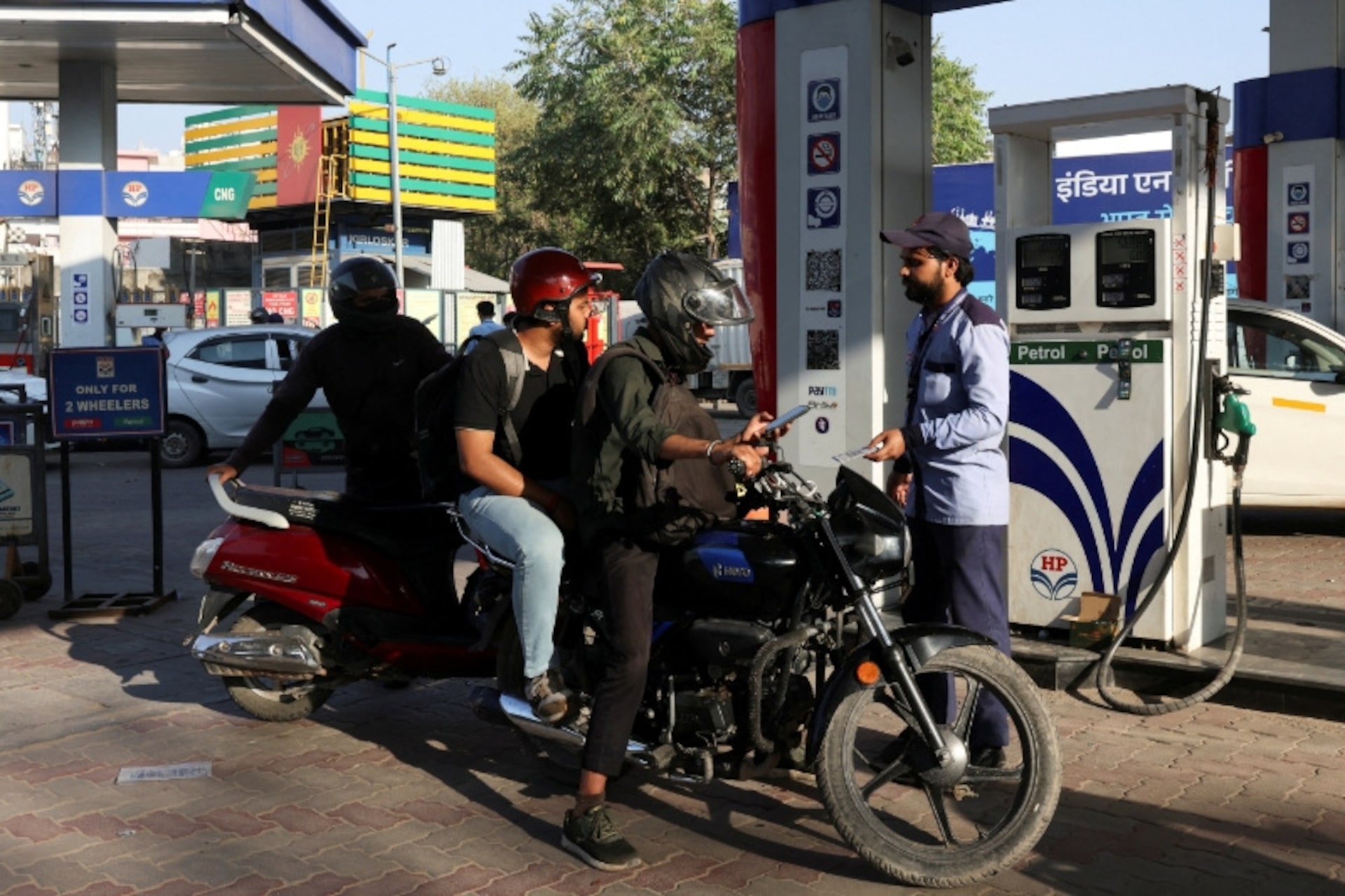 インド、イラン産原油を7年ぶりに購入　「支払いの問題なし」