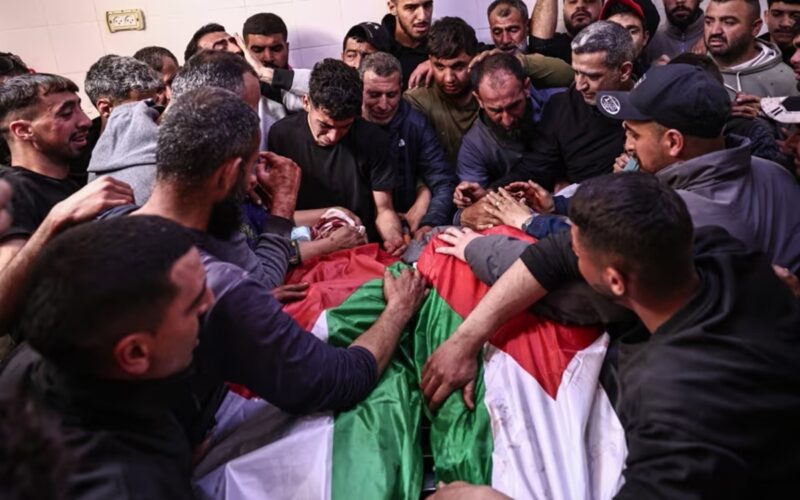 イスラエル入植者が相次ぎ学校襲撃、パレスチナ人生徒など2人を射殺　ヨルダン川西岸の暴力激化(1/2) - CNN.co.jp