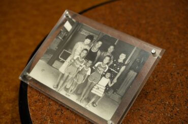 「財布は兄弟で1つ、スマホは4人で1台」双子同士で結婚→50年同居する夫婦の驚きの生活 - ライブドアニュース