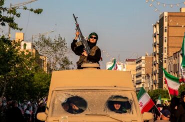 女性と少女数千人が集結、米国とイスラエルに抗議　イラン首都 - CNN.co.jp