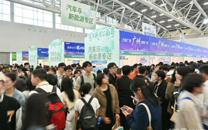 AI自作の就活ツール……AIが変えた春の採用シーズン　写真1枚　国際ニュース：AFPBB News