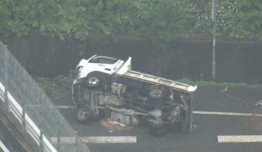 【速報】高架の道路から国道にトラック落下 運転手とみられる50代男性が背中などにけが 命に別条なし 名古屋市 - FNNプライムオンライン