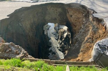 金沢・二俣の県道が陥没 けが人なし、通行止めに｜社会｜石川のニュース - 北國新聞