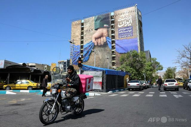 イラン軍、ホルムズ海峡を再封鎖 米のイラン港湾封鎖に反発