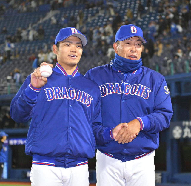 【中日】根尾昂が8年目でついにプロ初勝利! 延長10回に6番手で登板し1イニングを無失点「最高の気分。父親と母親に『ありがとう』と伝えたい」 – dメニューニュース 【中日】根尾昂が8年目でついにプロ初勝利! 延長10回に6番手で登板し1イニングを無失点「最高の気分。父親と母親に『ありがとう』と伝えたい」