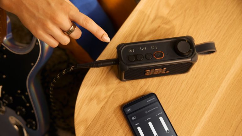 演奏、練習、制作まで1台でカバー！AIステム分離機能を搭載したJBLのアンプ内蔵Bluetoothスピーカー「BandBox Solo」「BandBox Trio」｜@DIME アットダイム