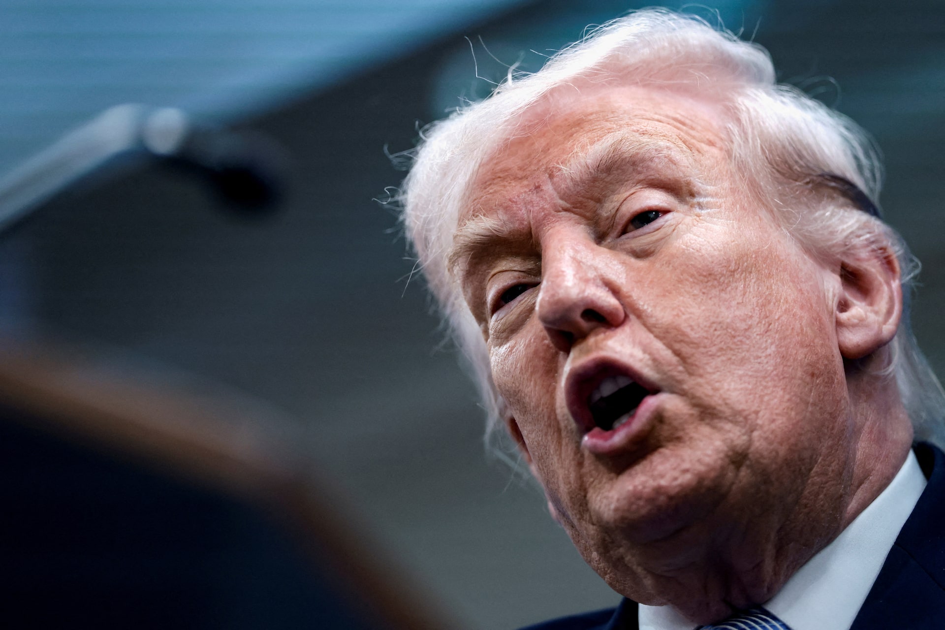 トランプ氏、イランは「降伏の白旗あげるべき」　合意望んでいると主張