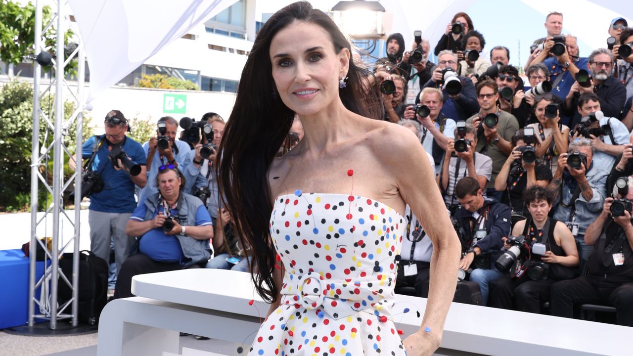 デミ・ムーア、AIを恐れず「共存する道を探るべき」 | Vogue Japan