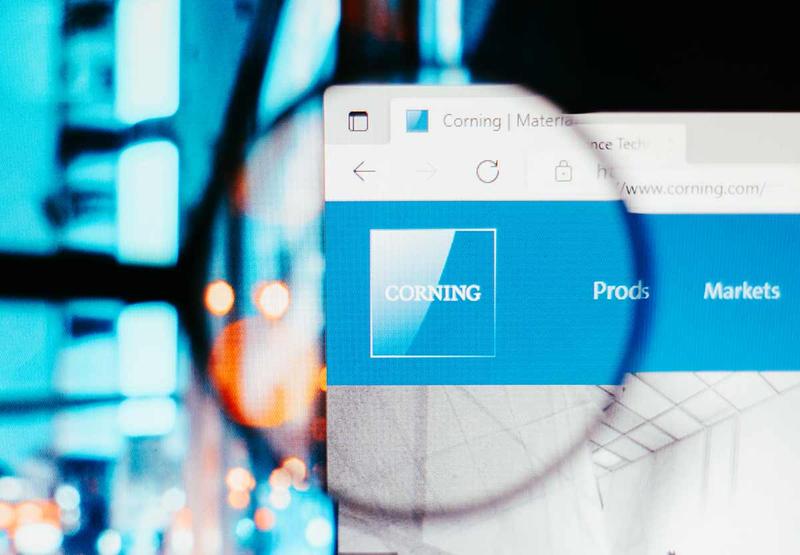 コーニング（Corning）ら光学技術を手がける企業の株価が急上昇している。