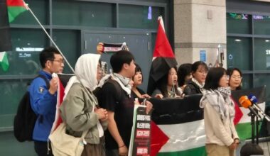 韓国人活動家2人、イスラエル軍に拿捕後釈放され仁川空港に到着　写真枚　国際ニュース：AFPBB News
