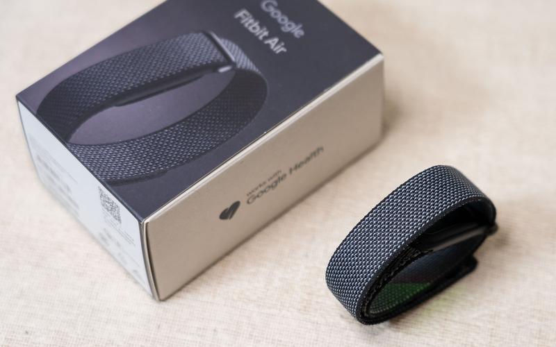 外箱とFitbit Air