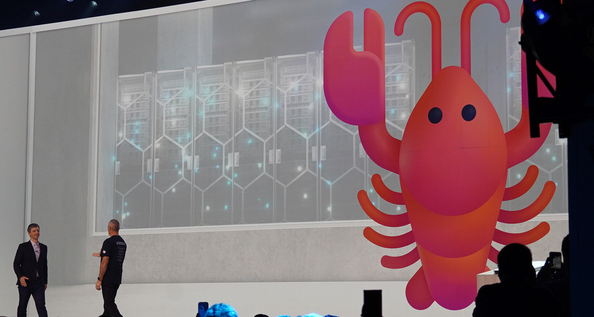 【笠原一輝のユビキタス情報局】誰でも「赤いザリガニ」を飼える時代来る？AI PC×OpenClawの可能性を探る - PC Watch