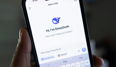 DeepSeek、「モデル優先」から方針転換か——Claude Codeをベンチマークにコード生成AIへ参入