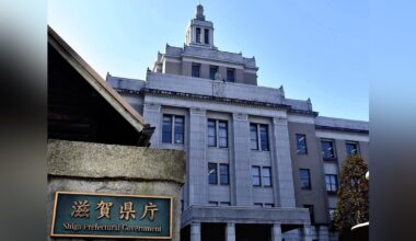 滋賀県:部下に「ニワトリと同じ」「小学生レベル」と机を蹴りながら大声…57歳県職員を停職3か月 - 読売新聞
