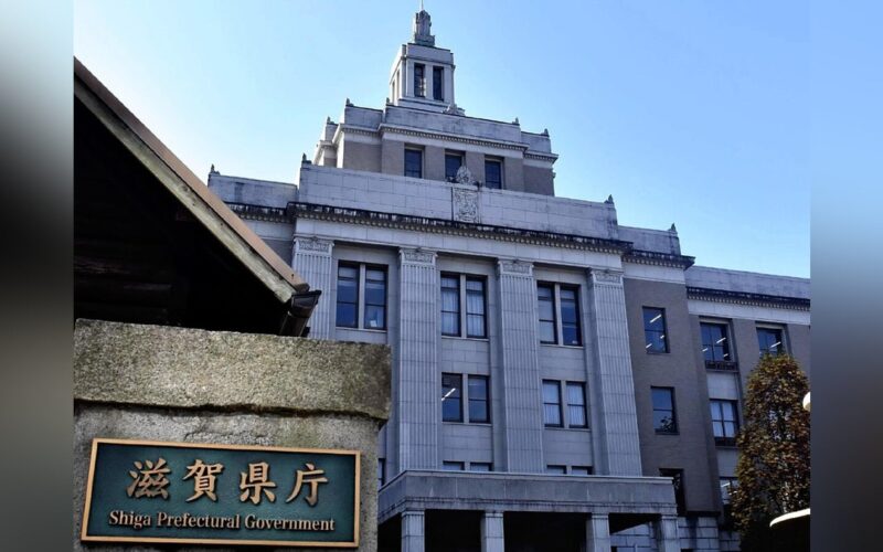 滋賀県:部下に「ニワトリと同じ」「小学生レベル」と机を蹴りながら大声…57歳県職員を停職3か月 - 読売新聞