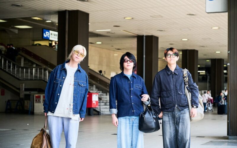 Mrs. GREEN APPLE、大阪公演本番2日前…大阪入りの写真公開 - オリコンニュース