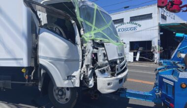 運転手は病気で意識失ったか トラックが自動車整備会社に突っ込む事故 運転手の男性（51）死亡　栃木・足利市（TBS NEWS DIG Powered by JNN）