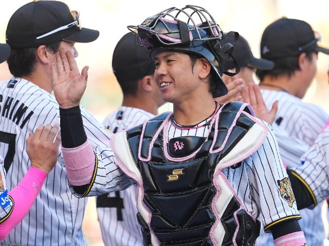 「あの声援をもらえたことが答え」初の開幕2軍から再起、梅野隆太郎34歳を支えた“阪神ファンの声”「練習2時間前から早朝打ち込み」若手選手が目撃した愚直さ（Number Web） - Yahoo!ニュース