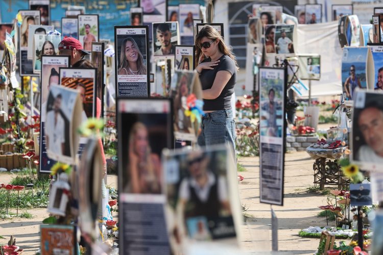 裸で命乞いをする女性を暴行し、最後は銃で…》ハマスの大規模攻撃の生存者が明かす現場の惨状「笑い声が聞こえた、楽しむために行われた」（NEWSポストセブン - Yahoo!ニュース