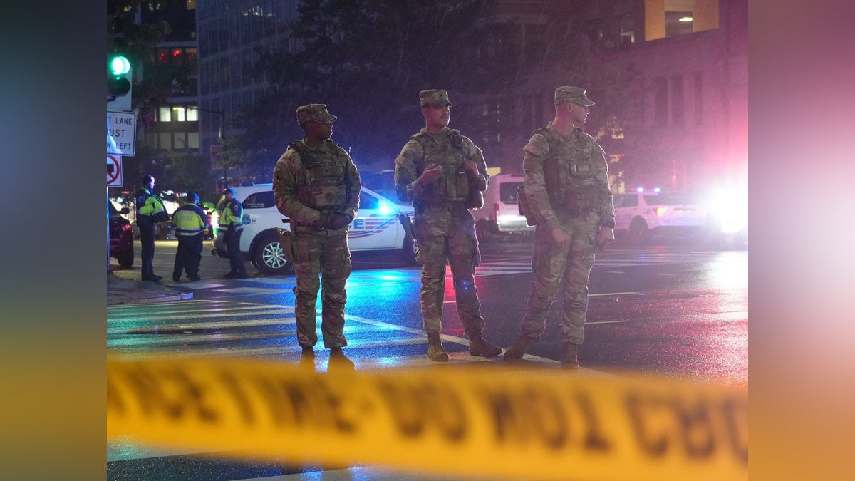 ホワイトハウス付近の発砲、死亡した容疑者は昨年シークレットサービスを脅迫…通行人が流れ弾で負傷も - 読売新聞