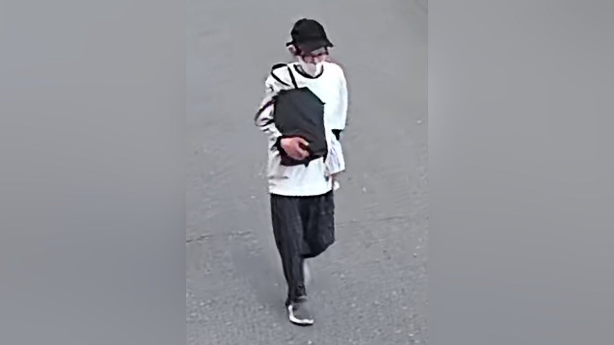 兵庫・たつの市の母娘殺害、隣に住んでいた４２歳男を全国指名手配…警察が写真を公開 - 読売新聞