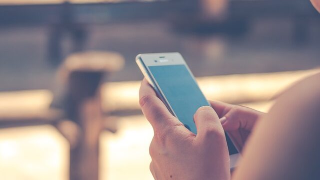 AppleとGoogle、EUのAI開放規制に反発　「スマホの安全性」が新たな争点に