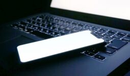 ChatGPTに薬物相談した19歳大学生が死亡 OpenAI提訴で浮上した“AI依存”の危険性 - coki (公器）
