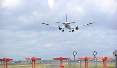 ユナイテッド航空の767-400ER、着陸直前に極端な低空飛行 街灯に接触も無事着陸 | sky-budget スカイバジェット
