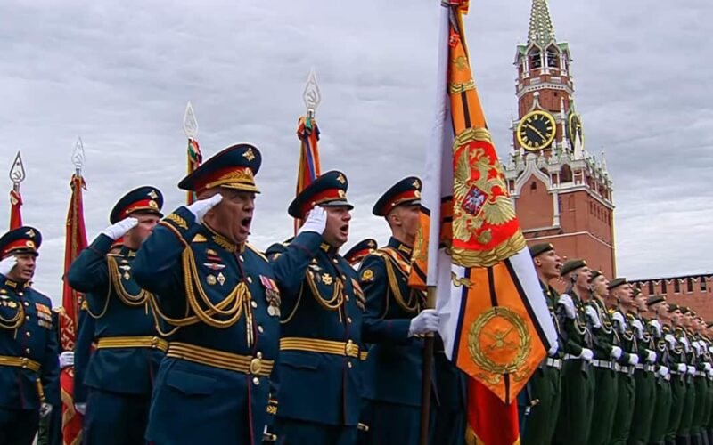地上兵器不参加のロシア軍事パレード、戦力損耗・財政難を反映か ドローン攻撃への恐怖も - 産経ニュース