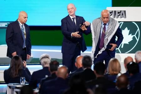 パレスチナ会長が非難、握手拒否　ＦＩＦＡ総会、イスラエル代表を
