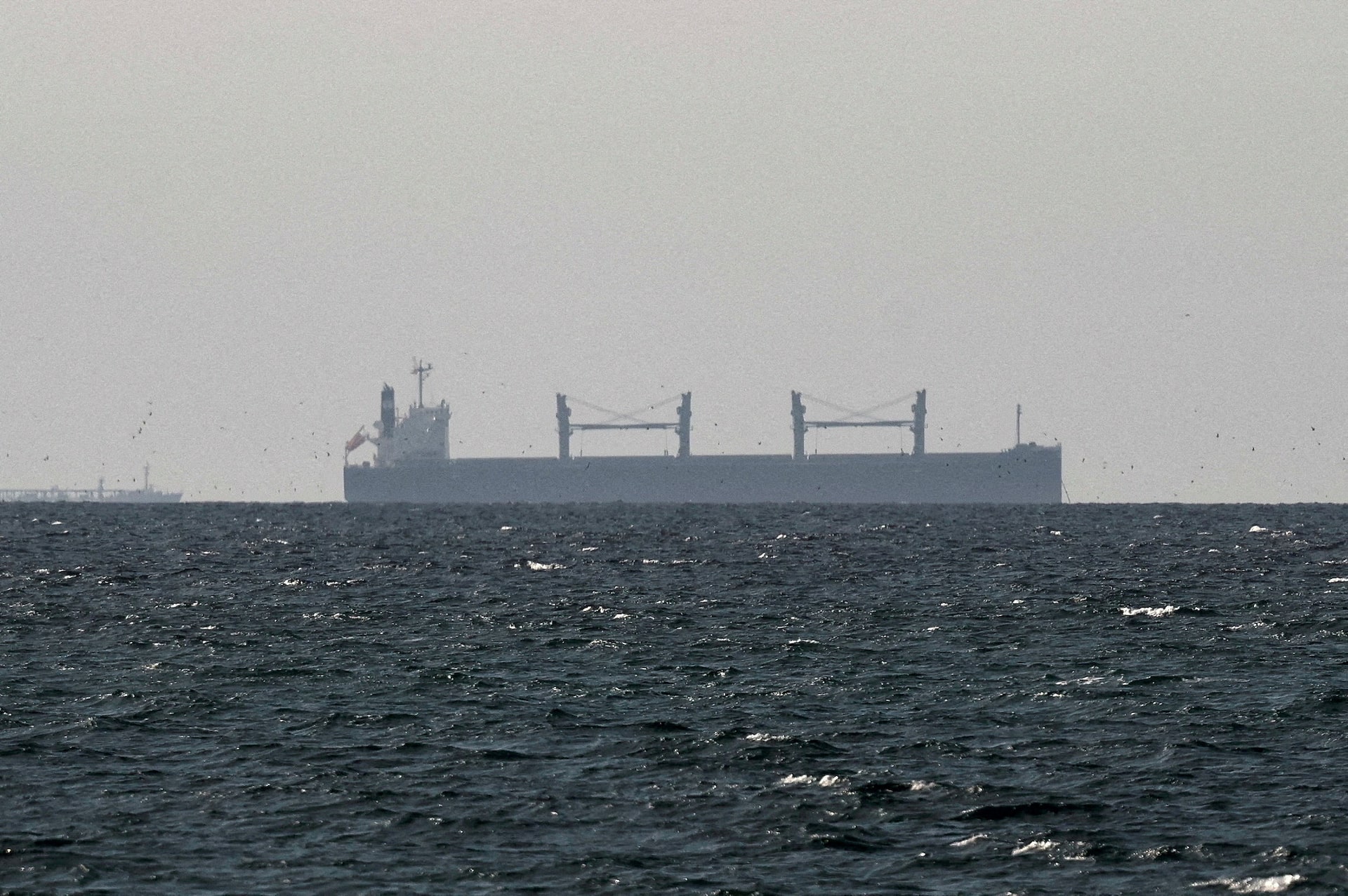 原油先物約4％下落、米政権の対イラン停戦維持の発言材料視