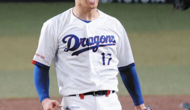 6回表2死一、三塁、中山を空振り三振に仕留め、雄たけびを上げる柳