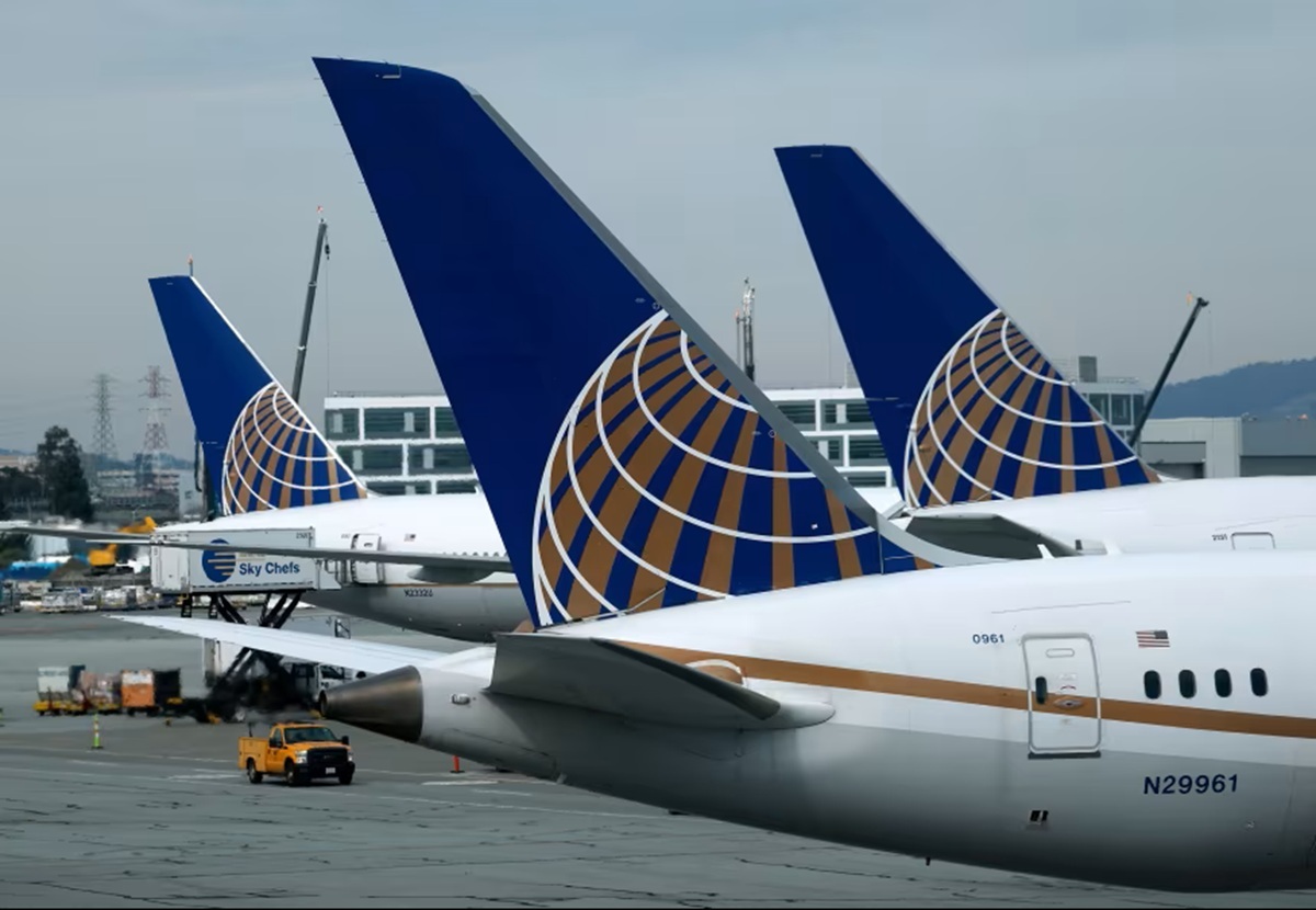 乗客がコックピット侵入を「何度も試みる」、旅客機が行き先変更して緊急着陸　米 - CNN.co.jp