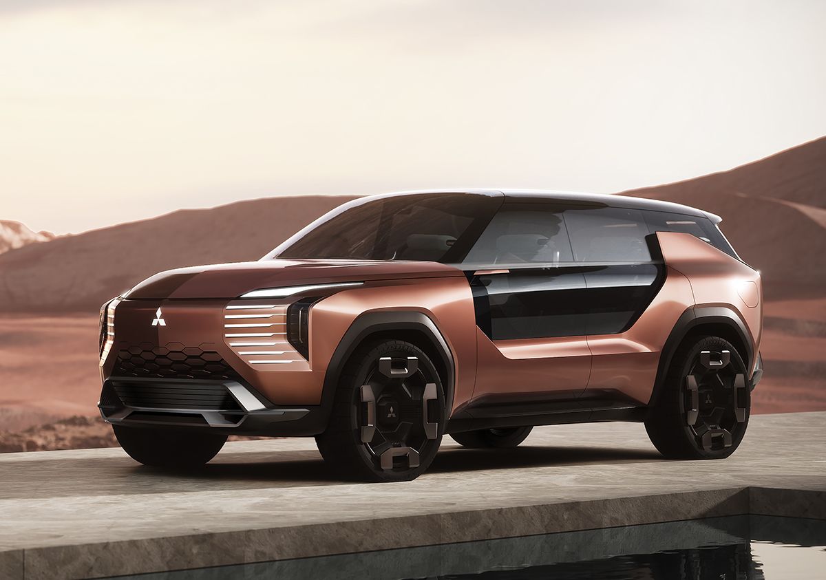 三菱パジェロには弟も登場　デリカD：５もフルモデルチェンジ確定　三菱の中長期ビジョンで今後の新型車が明らかに | ENGINE (エンジン) |クルマ、時計、ファッション、人生を楽しむ大人のライフスタイルメディア
