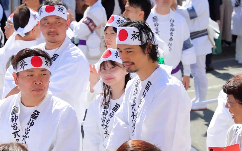 斎藤工さんら「お木曳」に参加…三重・伊勢神宮 影山優佳さん、平祐奈さん、姫野和樹選手らも - 読売新聞
