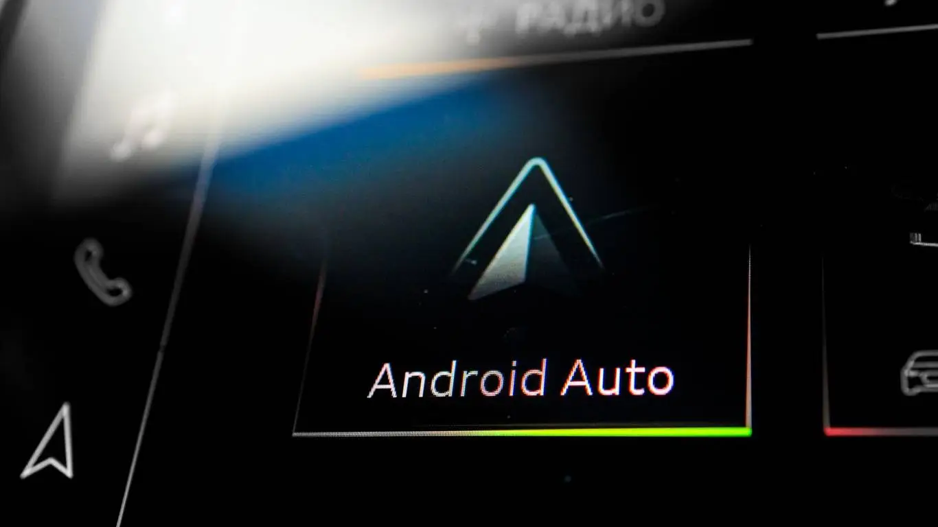 Android Auto 16.9ベータ公開、ウィジェットやGemini対応へ準備