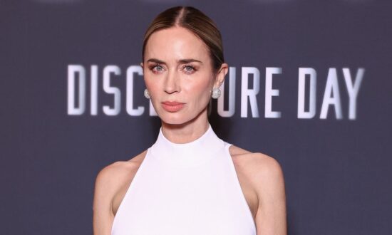 エミリー・ブラント、スティーヴン・スピルバーグ監督の最新作『ディスクロージャー・デイ』でAI使用を拒否 | Vogue Japan