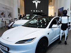 テスラはEV事業をすでに収益の柱から除外した。ロボタクシーがコケれば不安定化の恐れと専門家 | Business Insider Japan