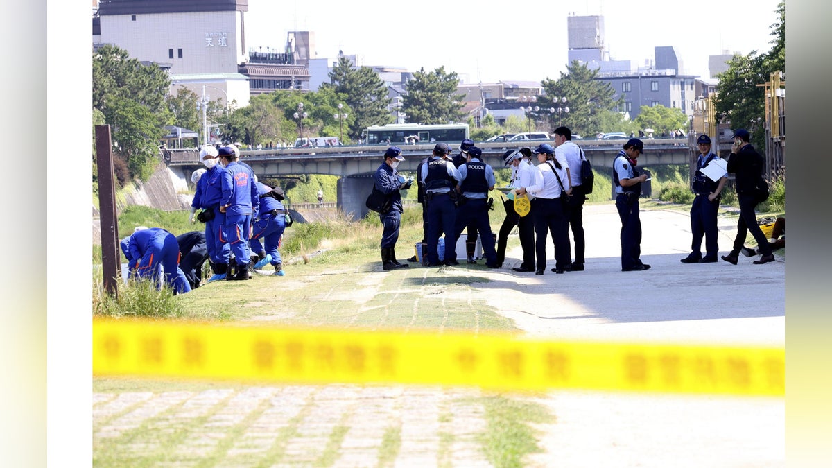 京都市の鴨川に浮いた１０代ぐらいの女性、搬送先で死亡確認…近くの水路でも男性救助され搬送 - 読売新聞