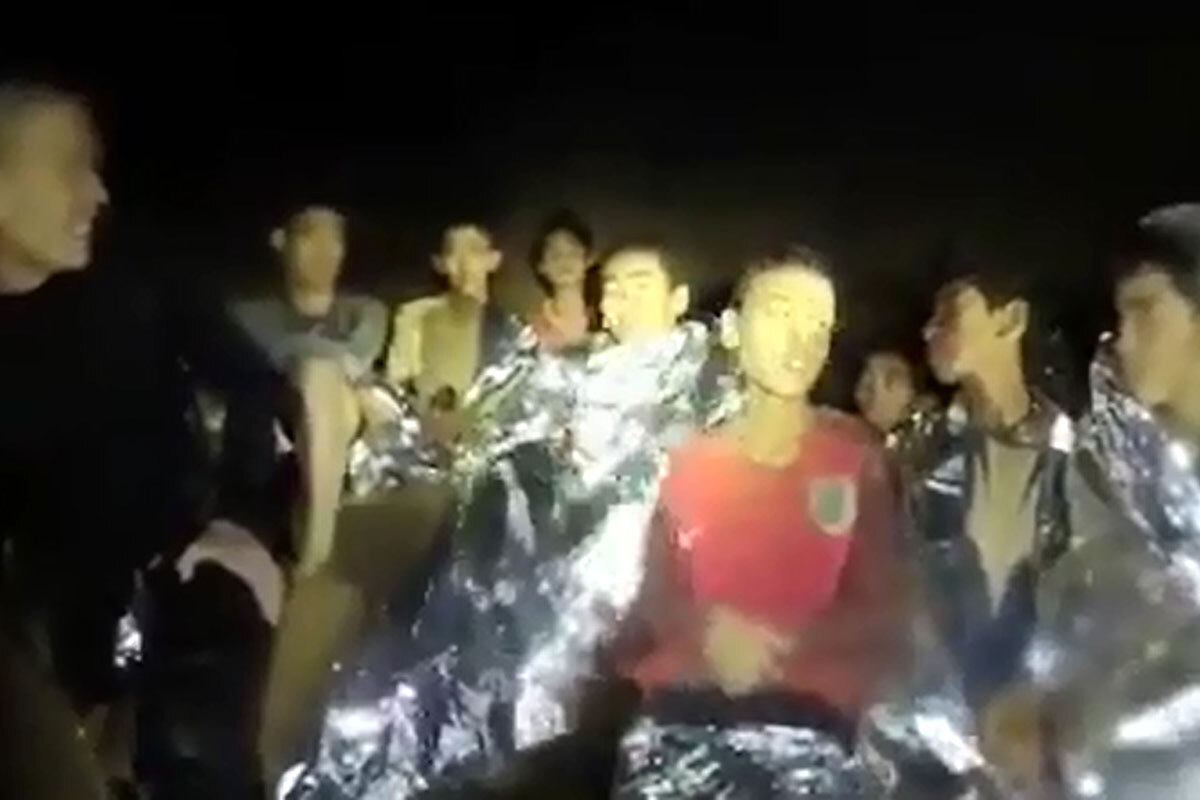麻酔薬で眠らせ奇跡の救出劇…タイの洞窟で遭難したサッカー少年12人とコーチ、5年後に見舞われていた“悲痛な別れ”【ラオス洞窟遭難で再注目】（デイリー新潮） - Yahoo!ニュース