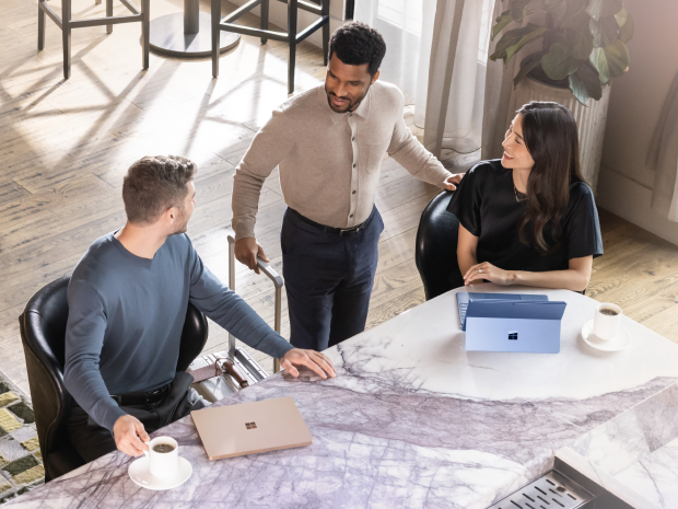 パートナー主導の勢いと、広がるアクセス：新しい Microsoft 365 Business with Copilot SKU