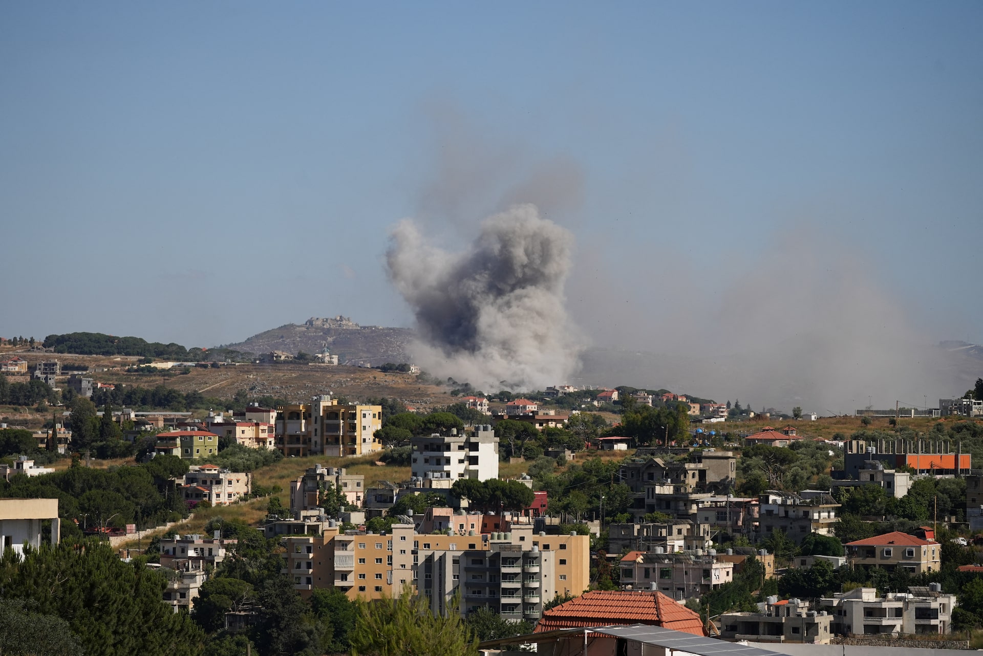 イスラエル軍がレバノン南部空爆、停戦発効後 少なくとも5人死亡