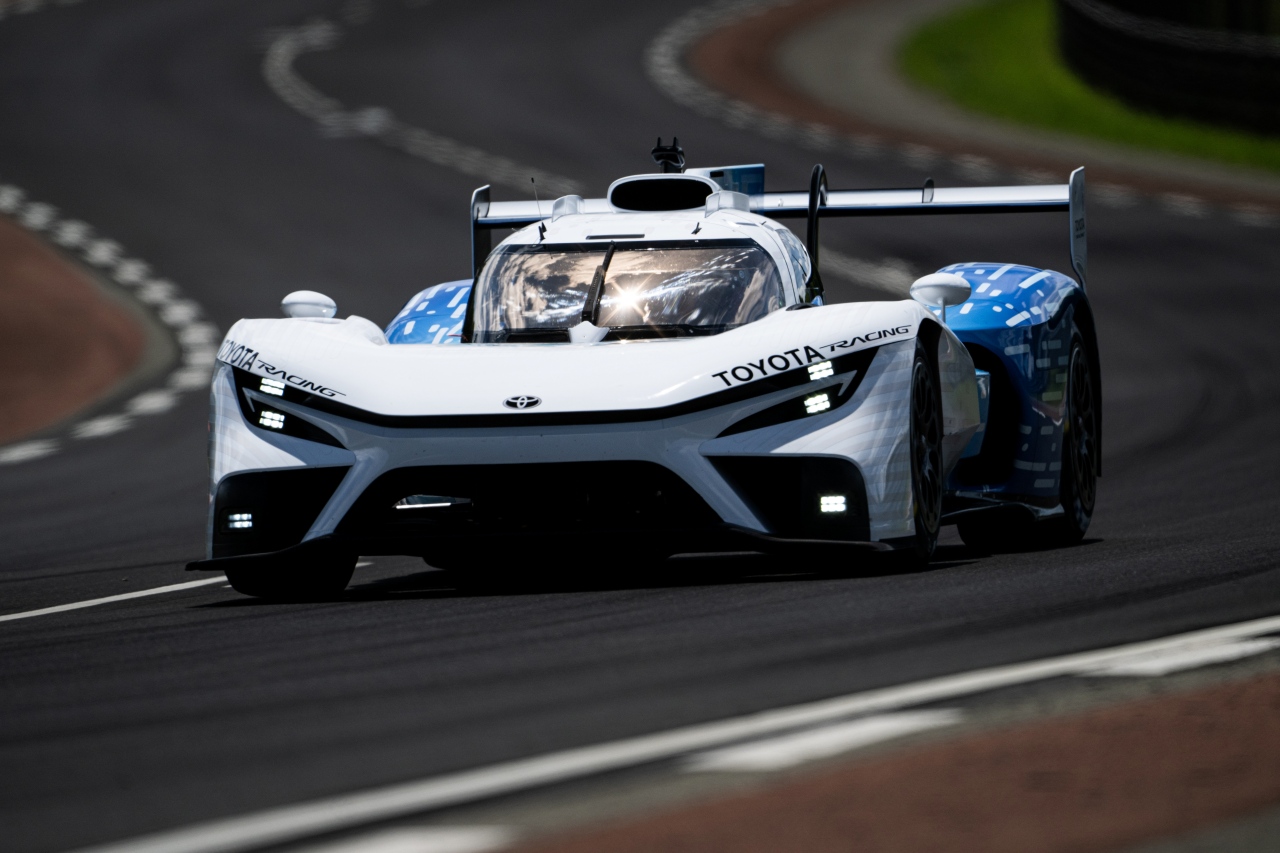 デモランを行った液体水素エンジン搭載車のTR LH2 レーシング・プロトタイプ