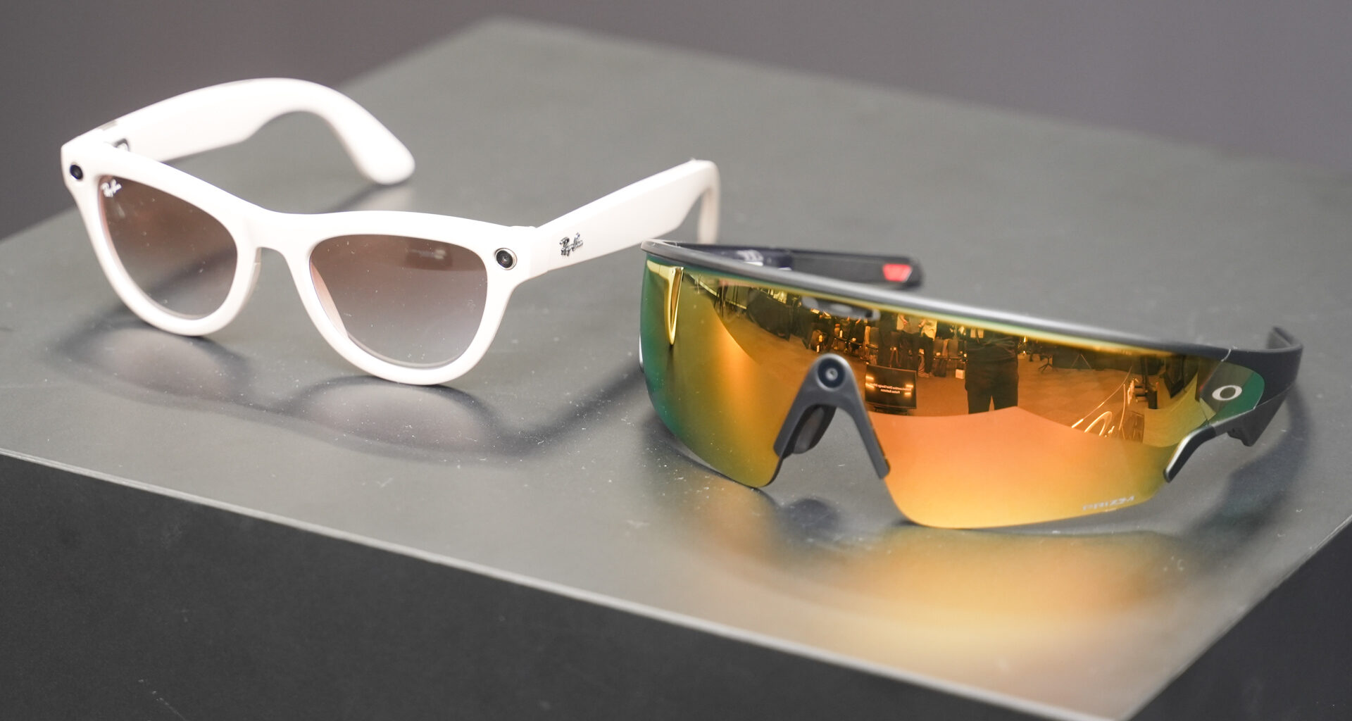 AIグラス「Ray-Ban Meta」と「Oakley Meta」日本上陸。アップデートでライブ翻訳機能追加 - AV Watch