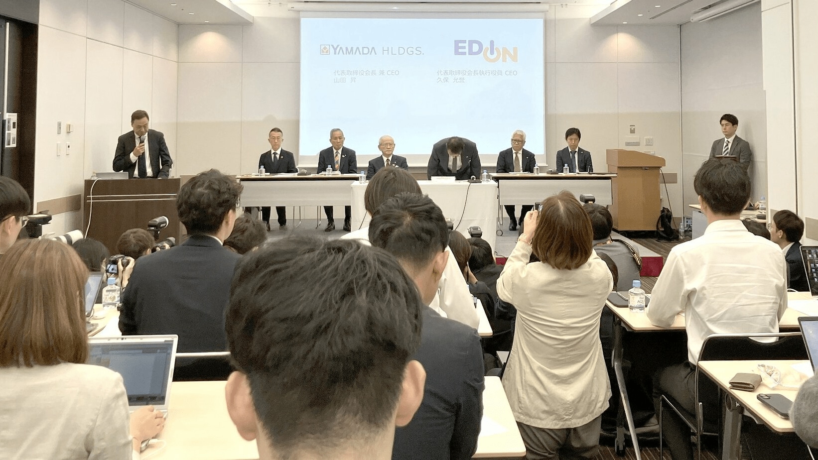 サンフレ支援「心配いらんよ」 エディオンとヤマダHD経営統合会見、最後の1問の舞台裏 引き出したサポーターの入社2年目記者 - 中国新聞デジタル