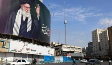 イラン 元最高指導者ハメネイ師の盛大な葬儀を準備 　写真1枚　国際ニュース：AFPBB News